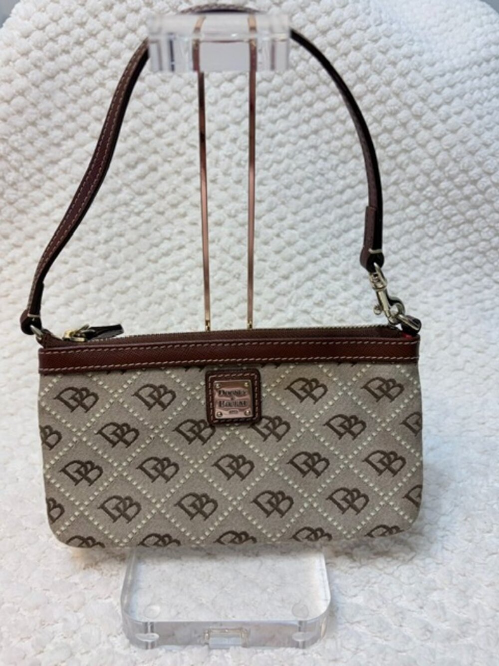 👜 Authentic Dooney & Bourke Signature DB Wristlet 👜